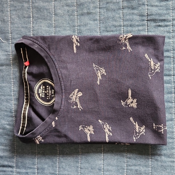 Denim & Flower navy tee, size large - Picture 5 of 7